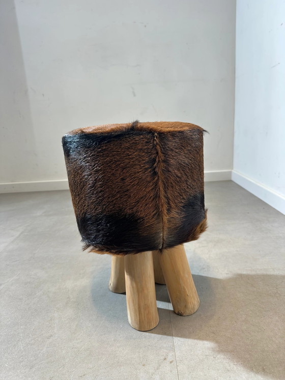 Vintage kruk met koeienhuid – Klapstoelen (photo 4 of 4)