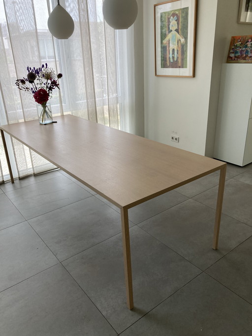 Arco Slim Table