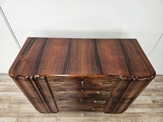 Image 1 of Commode Art déco des années 1940 en noyer, à 4 tiroirs et poignées en laiton