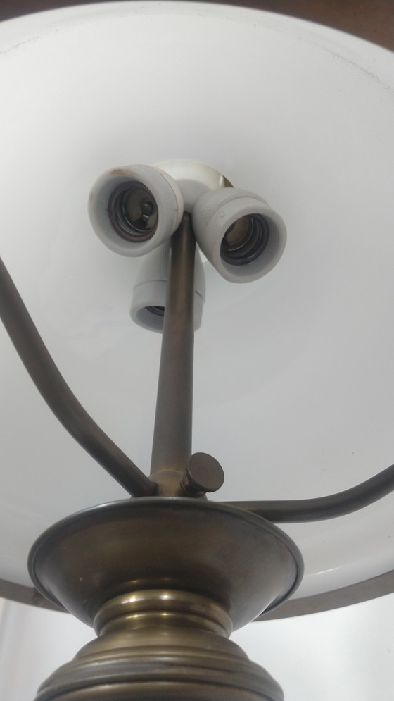 Image 1 of Lampada a sospensione vintage in vetro opalino con ottone e 3 attacchi (anni '60/'70)
