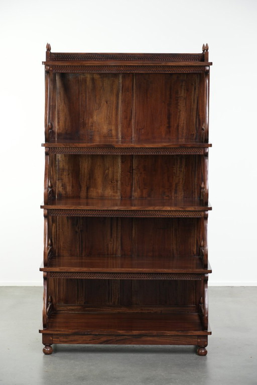 Sierlijke houten keuken/ leg/ boekenkast met een charmante en tijdloze klassiek Engelse uitstraling uit de 20e eeuw