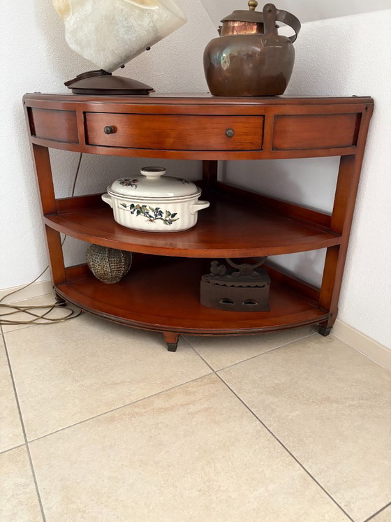 Image 1 of hoekkastje rondlopend