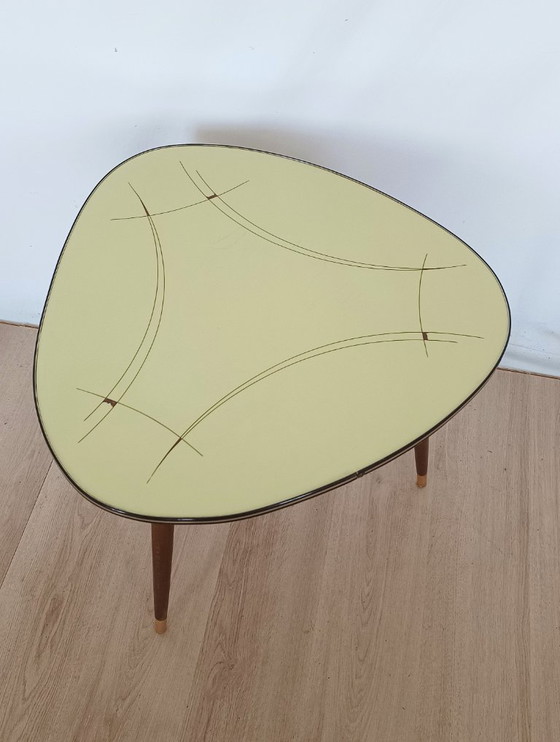 Image 1 of Grande table d'appoint des années 1950