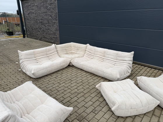 Image 1 of Ligne Roset Togo 3zit met poef (ottoman) in Beige Ribcord (Velours côtelé) 10/10 staat!!