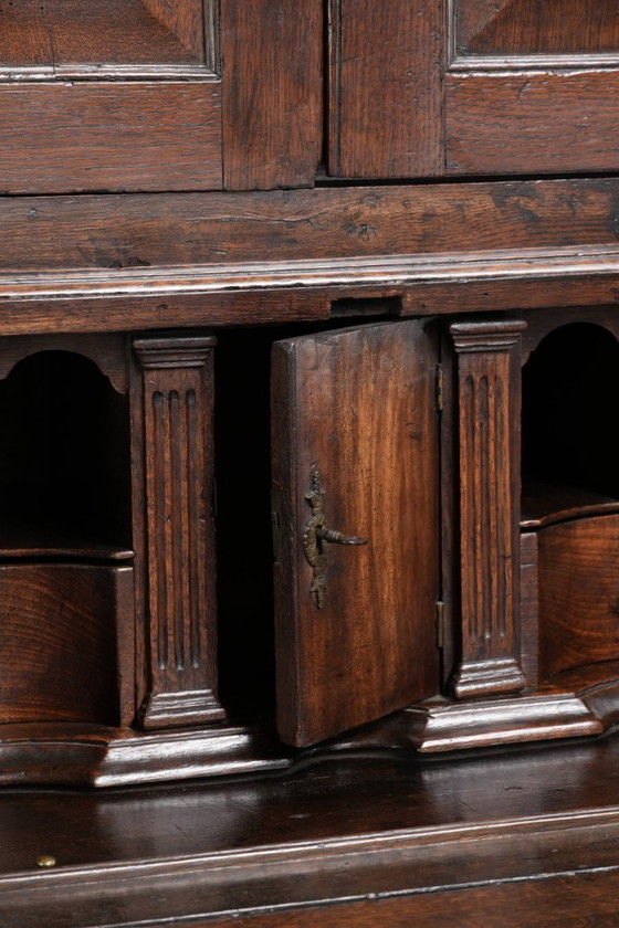 Image 1 of Escritorio secreter antiguo inglés del siglo XVIII de roble con estantería vertical.