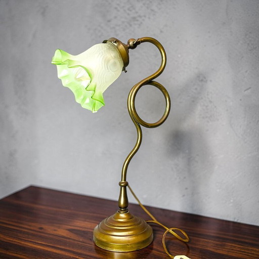Art Nouveau Inspired Curved Brass Green Tulip Glass Table Lamp – tafellampen