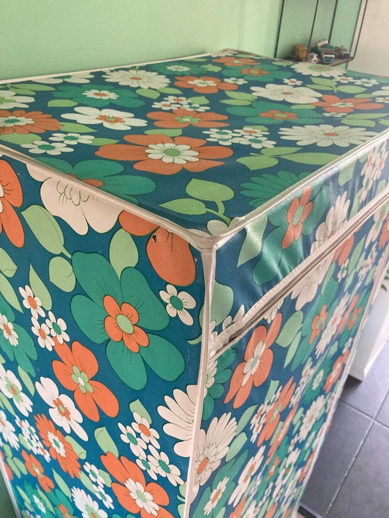 Image 1 of Armadio da campeggio vintage con design floreale retrò