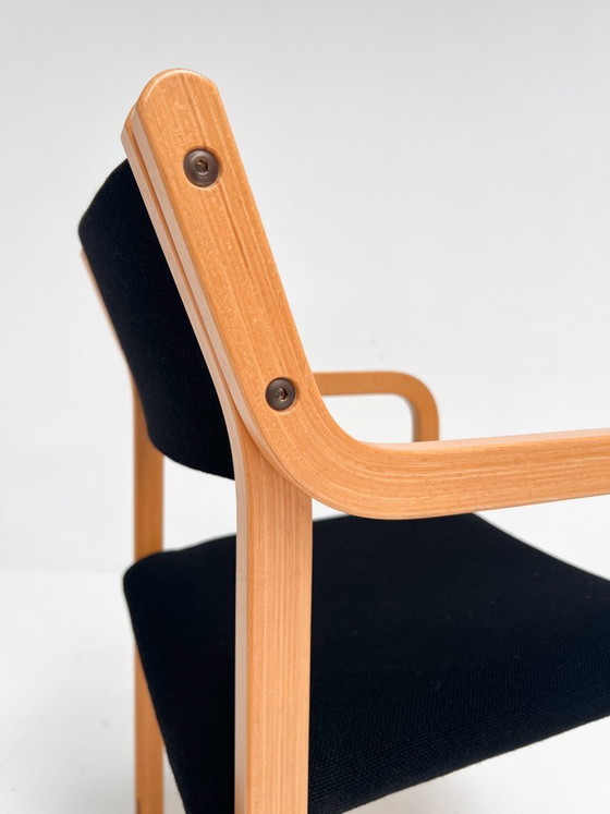 Image 1 of Ensemble de 8 chaises de design scandinave par PO Korhonen, années 1980