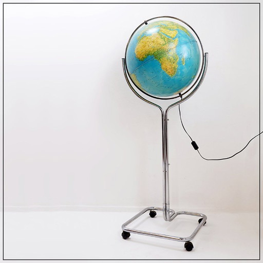Geoscope verlichte globe op chromen voet, Italië, circa 1980