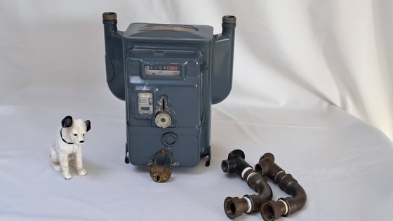 Image 1 of old gas meter
