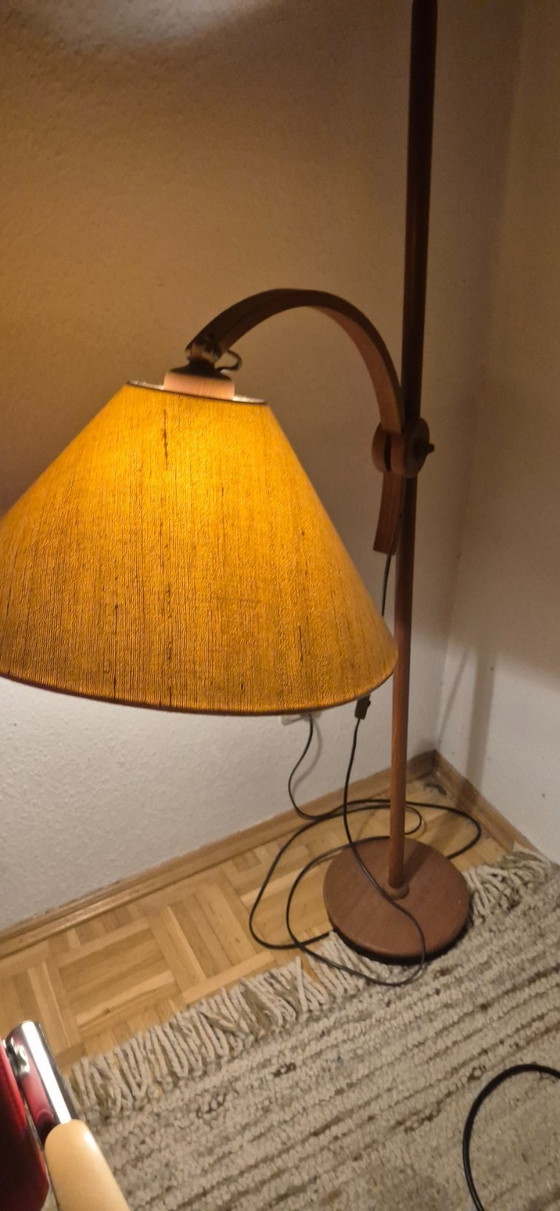 Image 1 of Schöne Teak - Stehlampe in wunderbarem dänischem, skandinavischen Design. Hersteller Domus in den 60er/70er Jahren. Ausführung G