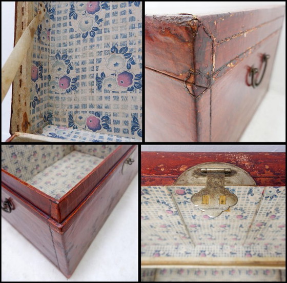 Image 1 of  Malle chinoise en cuir laqué rouge du début du XXe siècle