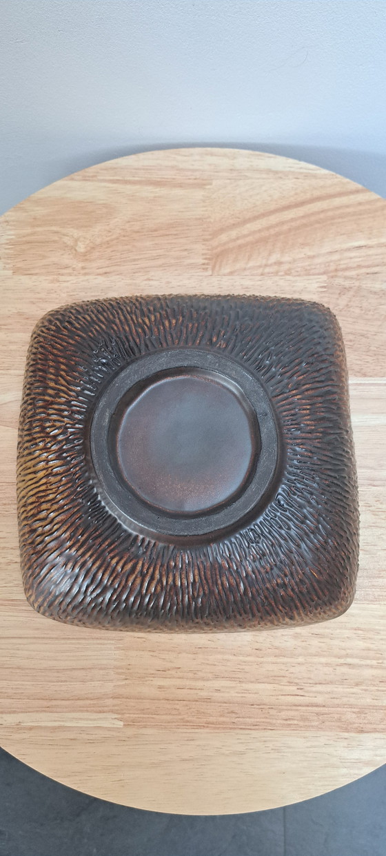 Image 1 of Jan van Erp brutalistische keramiek schaal – 20×20 cm – bruin/groen glazuur – vintage