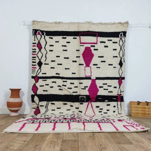 Prachtig modern Berber tapijt XXL – roze en zwarte wol handgemaakt (284 × 178 cm)