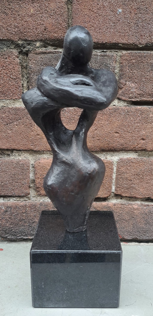 Mère avec bébé en bronze abstrait