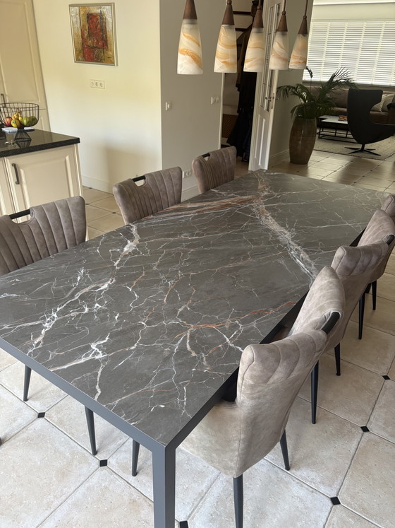 Image 1 of Mesa de comedor de cerámica con mesa auxiliar.