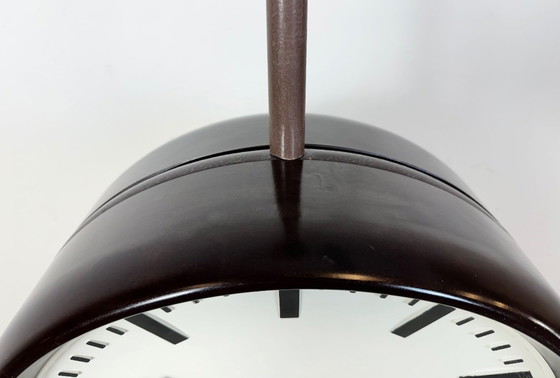 Image 1 of Grote industriële bakelieten dubbelzijdige fabrieksklok van Pragotron, jaren 50