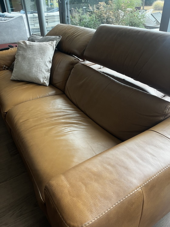 Canapé en cuir Natuzzi couleur cognac - Fauteuil inclinable à réglage électronique – Leather, Metal (photo 8 of 10)