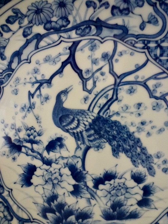 Image 1 of Andrea By Sadek blu-bianco, pavone su un albero, piatto piano.