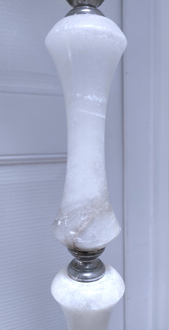Image 1 of Alabaster-Stehleuchte und Metall-Radkappen 70er Jahre