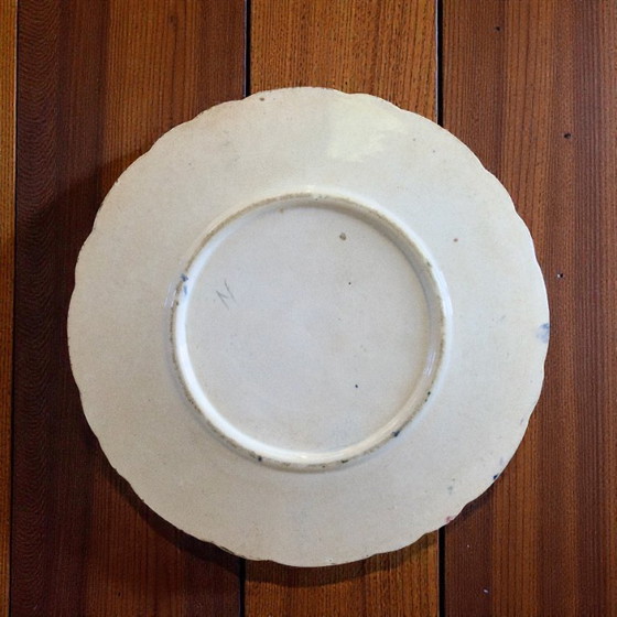 Image 1 of Antiek vogelbord uit de 19e eeuw, vervaardigd van Wasmuël-aardewerk.