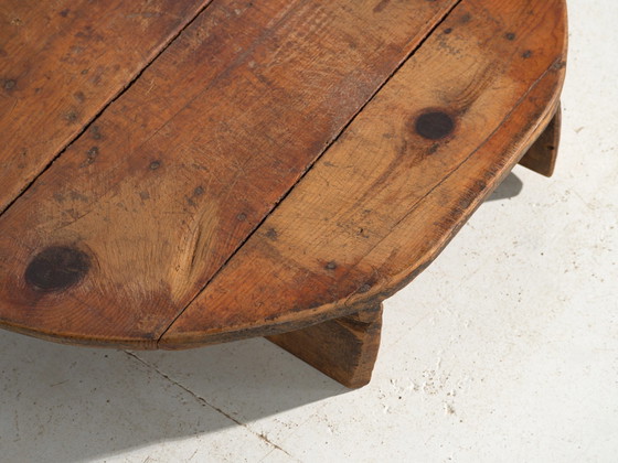 Antique low round table in pine wood – Central Europe, circa 1940 – Coffee tables, Rustic (photo 39 of 40)