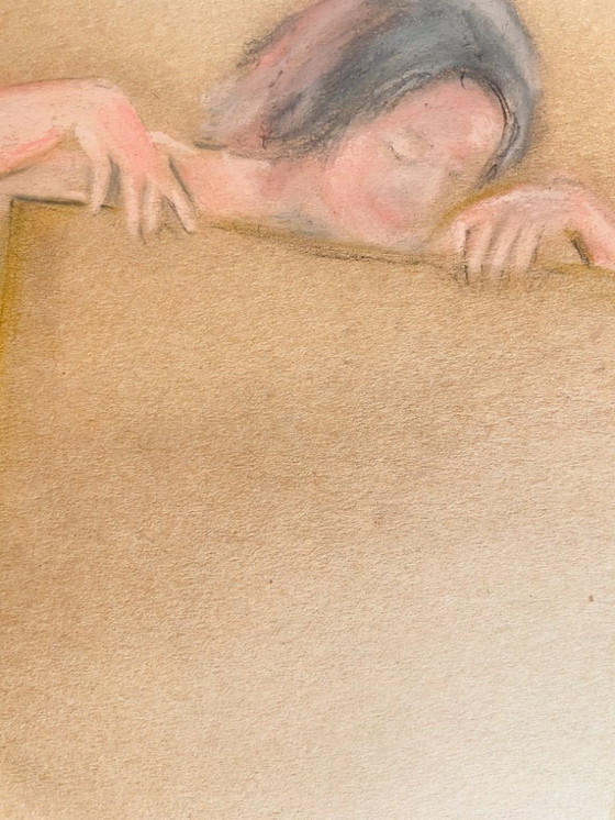 Image 1 of Tableau pastel signé sur papier ancien « modèle féminin dans l’atelier »