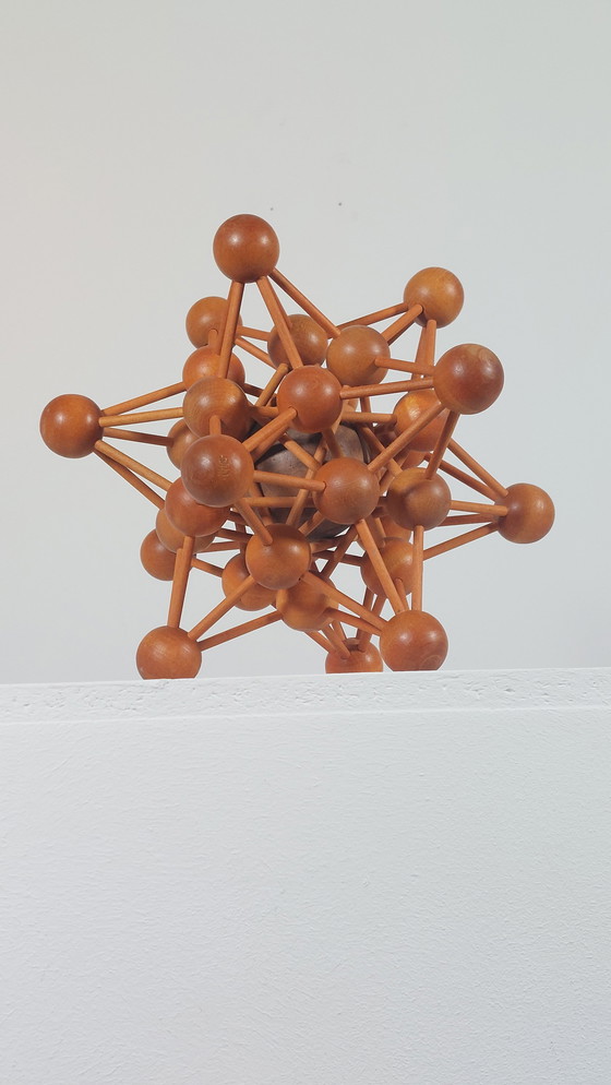 Image 1 of Modello strutturale decorativo in legno d'epoca di metà secolo, modello didattico danese scandinavo