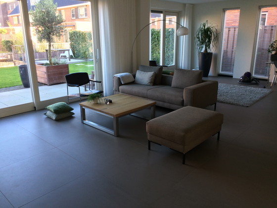 Image 1 of Design on stock hocker poef Aikon lounge met zwarte pootjes 