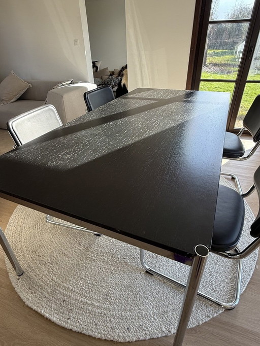 Mesa USM de madera negra y patas cromadas