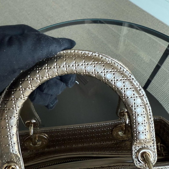 Image 1 of DIOR LADY MEDIUM - MICRO-CANNAGE METALLIC GOUDEN BESLAG