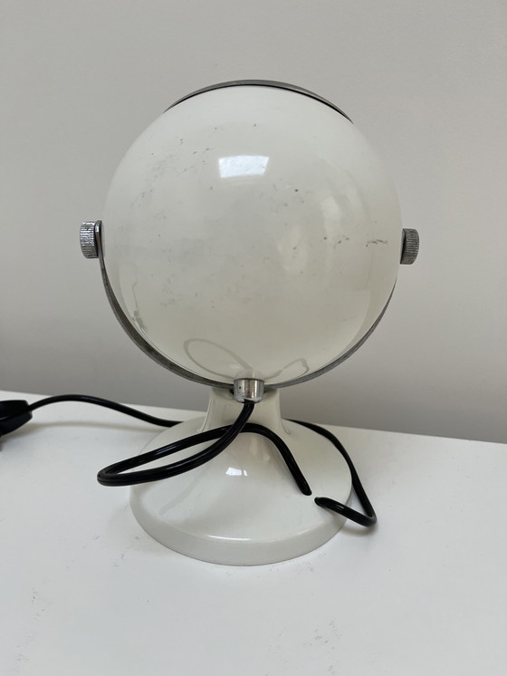 Image 1 of Lampada iconica a forma di bulbo oculare spaziale, bianca
