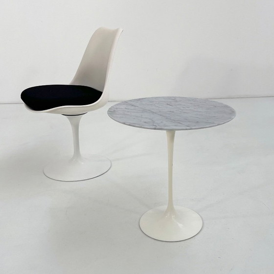 Mesa auxiliar Tulip de Mármol de Eero Saarinen para Knoll, años 70 – Mesas auxiliares, Marble, Aluminium (photo 7 of 10)