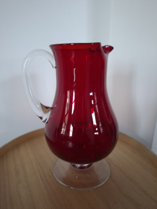 Vintage-Krug aus der Mitte des 20. Jahrhunderts, rubinrot – mundgeblasen – im Stil von Monica Bratt