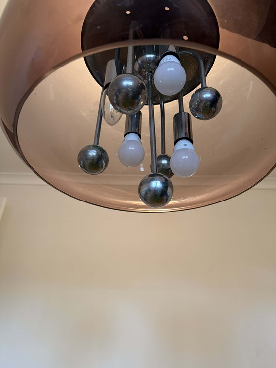Image 1 of Suspension Sputnik italienne de style futuriste, années 1970, acrylique fumé et chrome, hauteur réglable