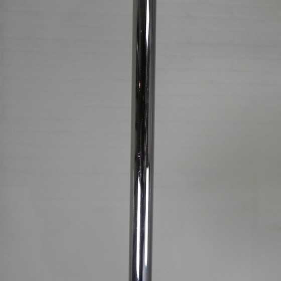 Image 1 of Vintage schoollamp met witte matglazen kap en verchroomd armatuur, jaren 50