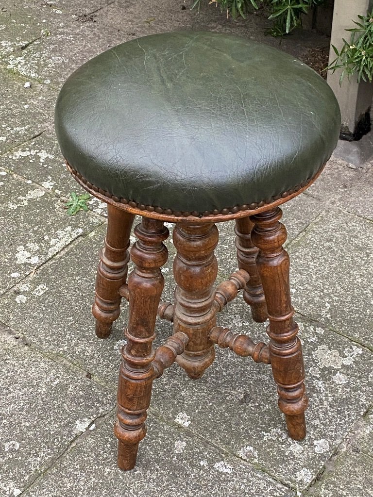 Vintage Antique Oak Piano Stool 1880 Napoleon III | €200 | Whoppah