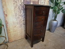 Cassettiera coloniale, mobiletto da farmacia e schedario in teak, dimensioni 41x39 cm e altezza 86 cm.