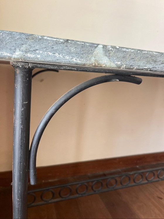 Image 1 of "Pedra-Sabão — Braziliaanse spekstenen tafelblad op smeedijzer | Minas Gerais | 205×85×81 cm"