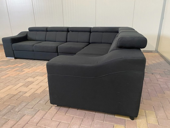 Image 1 of Moderne zwarte stoffen hoekbank