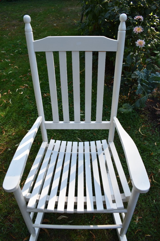 Image 1 of Chaise à bascule classique en bois blanc