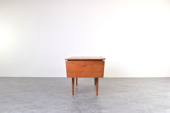 Image 1 of Deens teakhouten directiebureau uit het midden van de 20e eeuw, jaren 60.