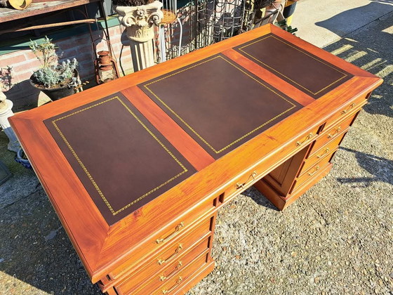 Image 1 of Klassischer englischer Schreibtisch, Desk, mit Ledereinlage in neuem Zustand Größe 150x75 und 76cm hoch