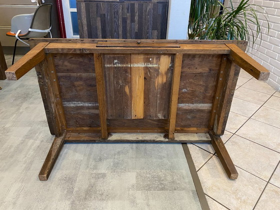 Image 1 of Tavolino rustico da caffè in rovere massello con 1 cassetto, circa 1930