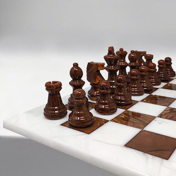 Image 1 of Magnifique jeu d'échecs marron et blanc des années 1970 en albâtre de Volterra, fait main. Fabriqué en Italie.