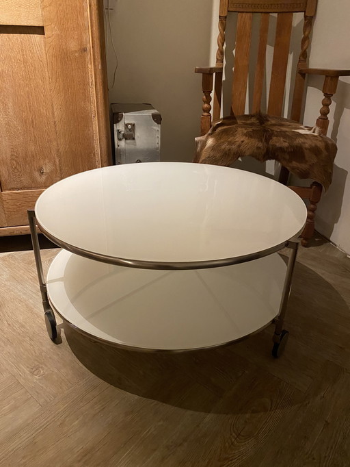 Mooie design salontafel van Ehlén Johansson (model Strind) – een geliefde klassieker met luchtige uitstraling. Ideaal voor wie h