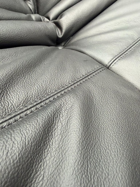 Divano a due posti Ligne Roset Togo | Pelle nera – Divani 2 posti, Leather, Vintage (photo 2 of 9)