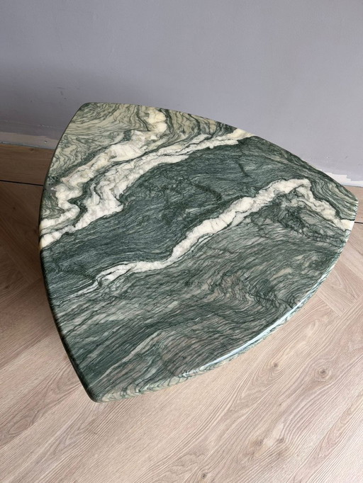 Table basse d'appoint en marbre cippolino de Roche Bobais