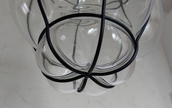 Image 1 of Lampada a sospensione veneziana, soffiata in gabbia di ferro, Murano,