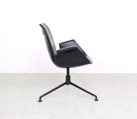 Image 1 of Sedia girevole Walter Knoll "The Bucket Chair", nera